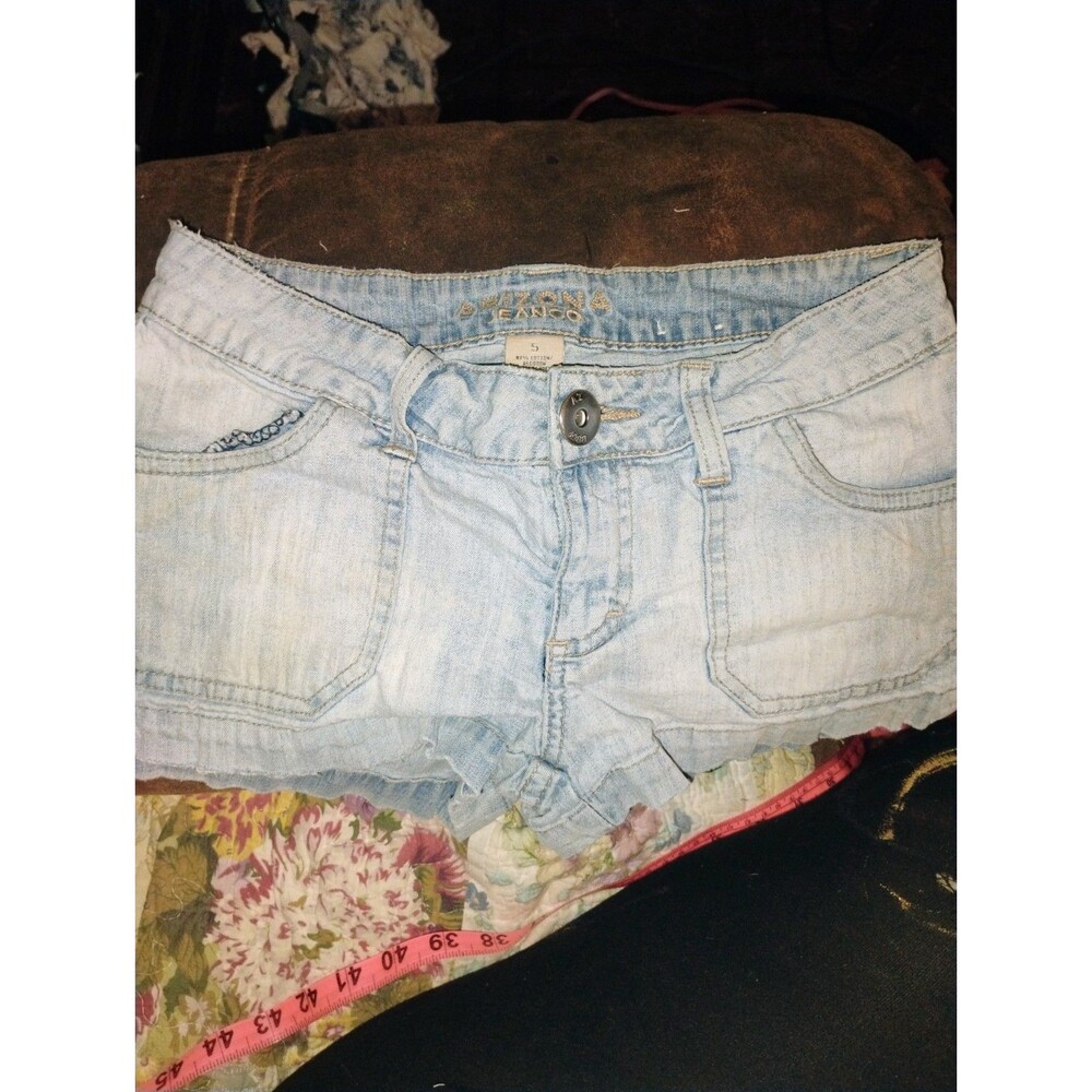 Arizona Jeans Women’s Denim Shorts - Medium Blue Wash - Size 5 Juniors Stretch